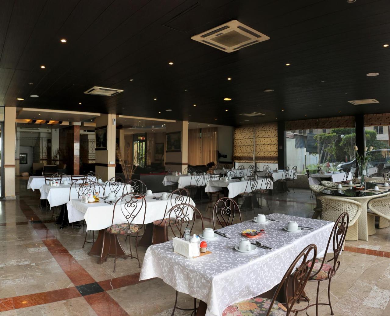 Holiday Suites Hotel & Beach Resort Dżunija Zewnętrze zdjęcie